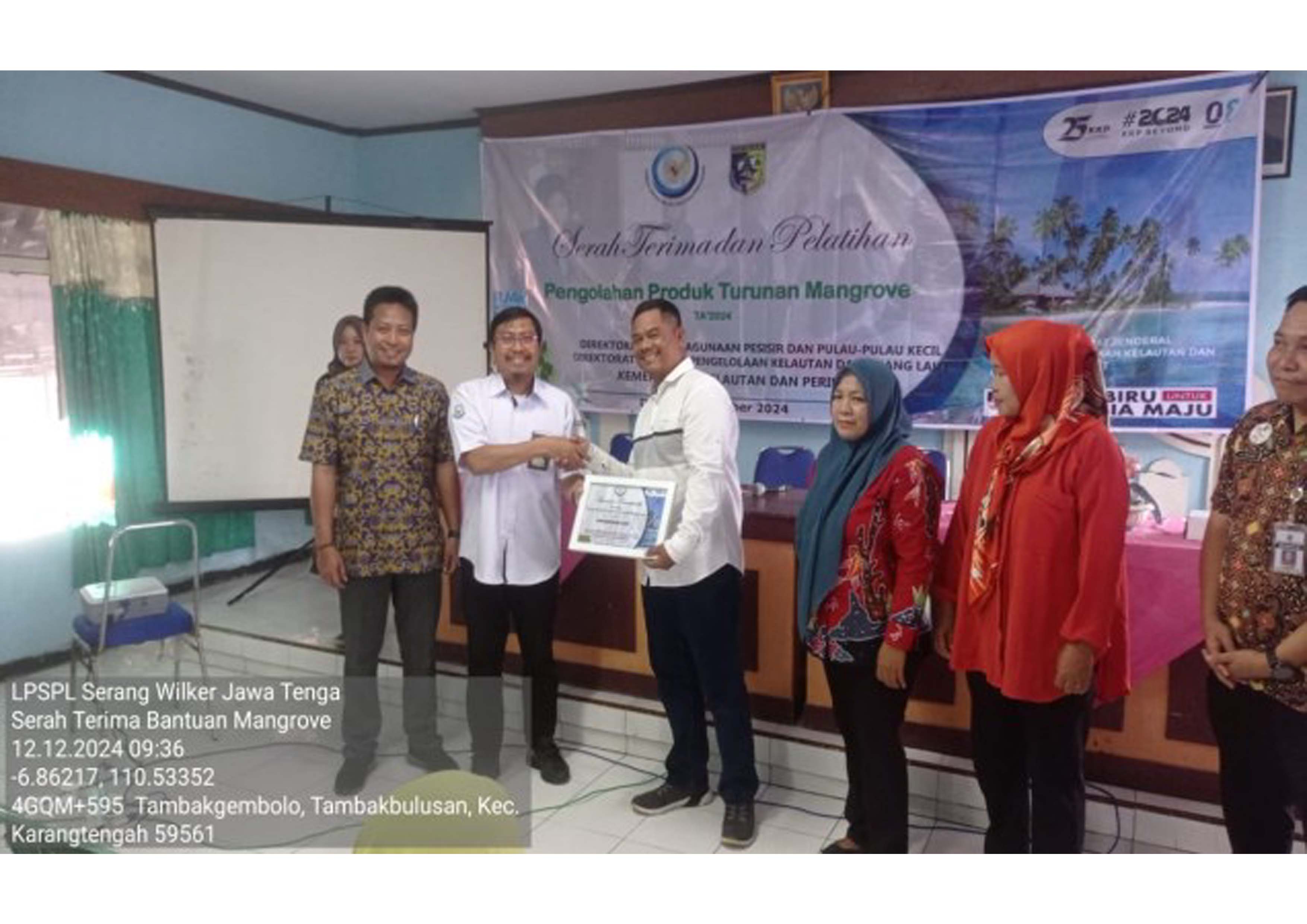 Menggerakkan Ekonomi Pesisir: Bantuan Sarana Pengolahan Produk Turunan Mangrove bagi Kelompok SOMANO Surabaya